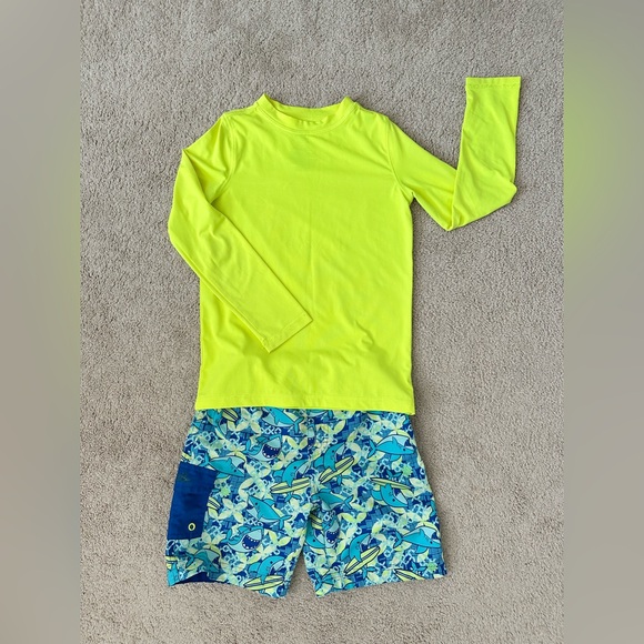 Boys 2 pieces Swim Set Swimwear Neon Rashguard Shark Swimshorts Size Small (6-7) - Picture 1 of 7